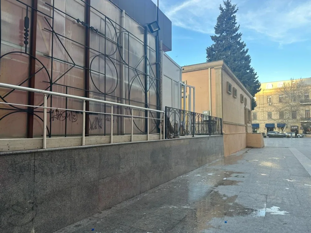 Nizami Kino Mərkəzinin fasadı bərpa edildi - Foto