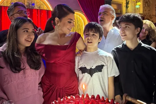 Ad gününü övladları ilə qeyd etdi