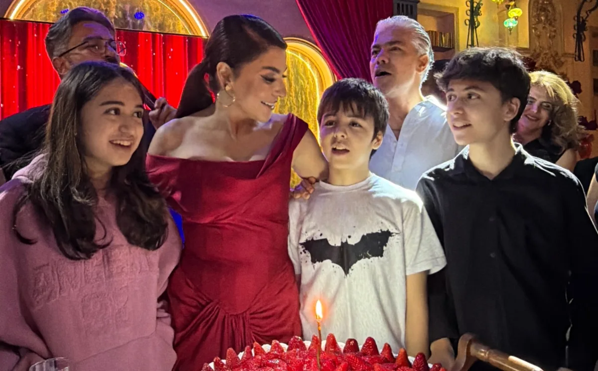 Ad gününü övladları ilə qeyd etdi