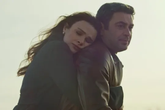 “Uzak Şehir”də şok ayrılıq!