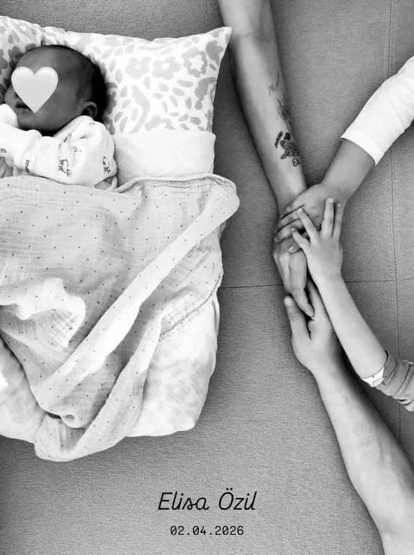 Üçüncü övladları dünyaya gəldi