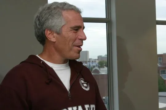 “Epşteyn ölməyib!”