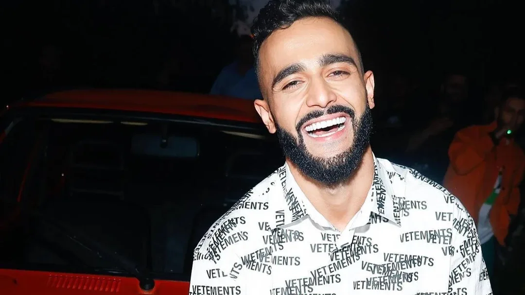 Hüseyn Moskvadakı mənzilini bir qutu “biskvit”ə satdı