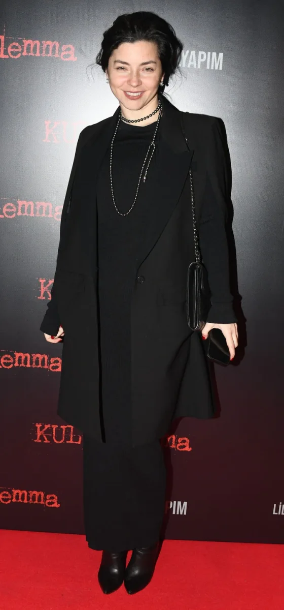 “Mən Adrianadan daha gözələm”