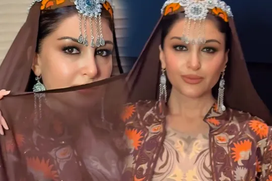 Dilarə Əliyeva tacik milli geyimində podiuma çıxdı