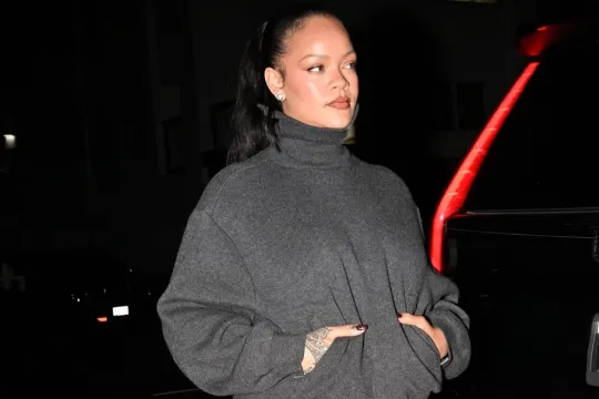 Rihanna ilk dəfə qızı ilə görüntüləndi