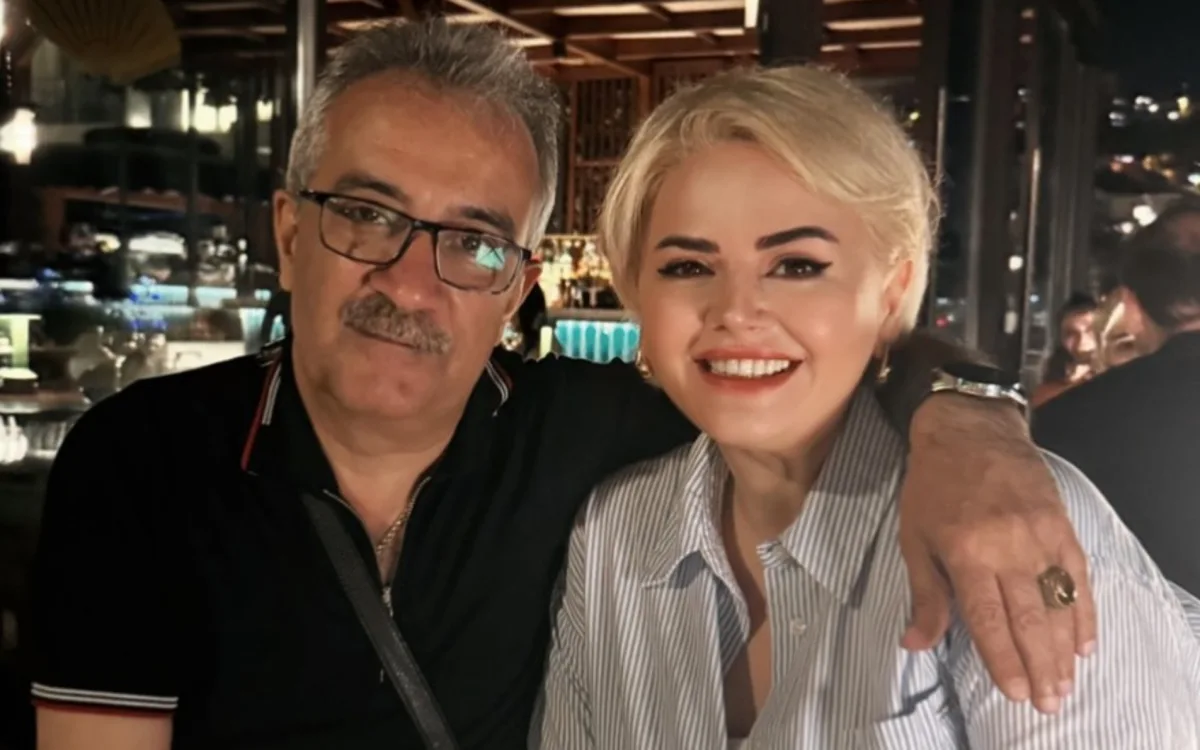 Boşandığı həyat yoldaşını təbrik etdi