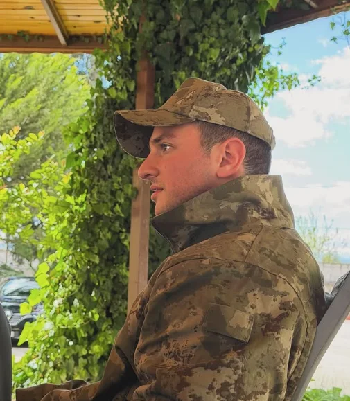 Oğlu əsgərliyə yollandı