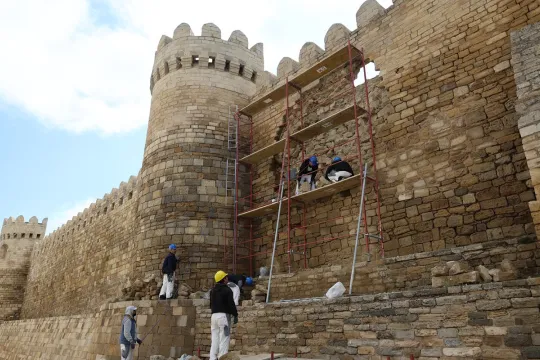 Qala divarının dağılan hissəsi ilə bağlı mütəxəssislər cəlb edildi - Fotolar
