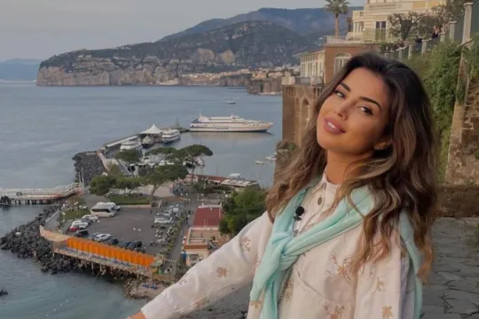 Nərminin Strasburqda telefonu oğurlandı