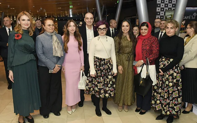 Leyla və Alena Əliyevalar sərgidə - Fotolar