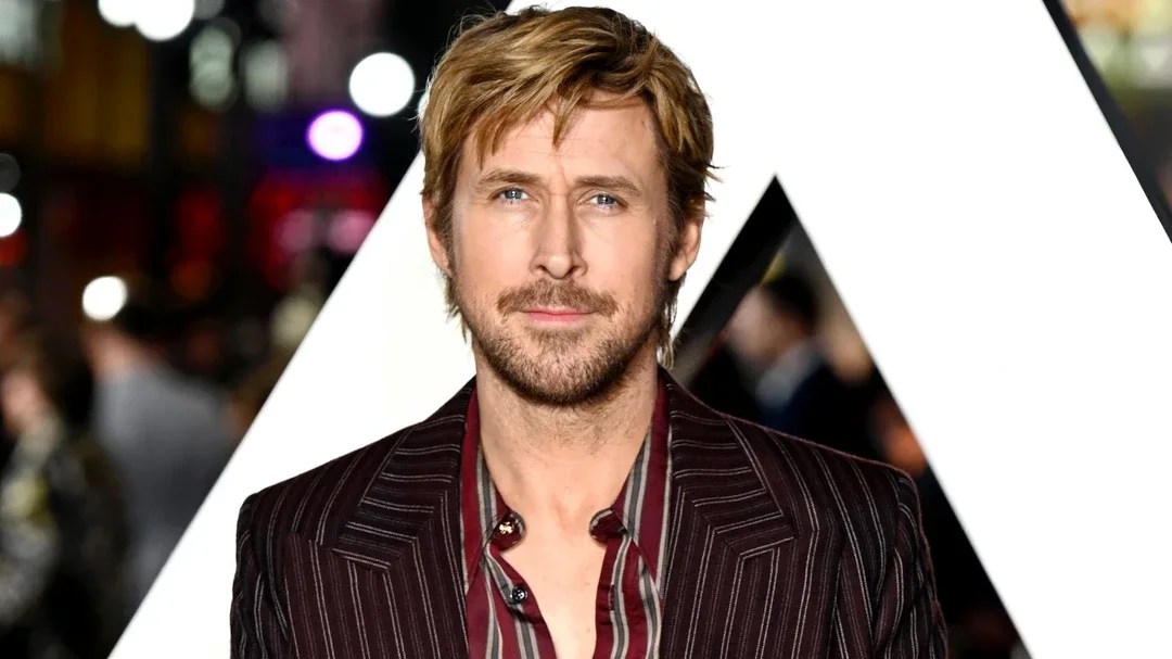 Rayan Qoslinq qızları ilə görüntləndi