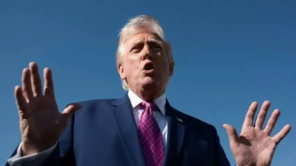 Tramp qazlı içkilərin xərçəng hüceyrələrini məhv etdiyinə inanır