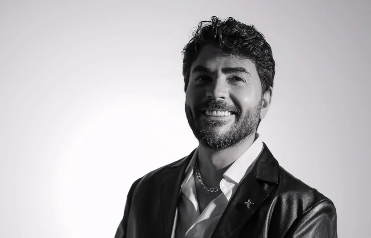 “Sanki qadın kişi olmağa çalışır”