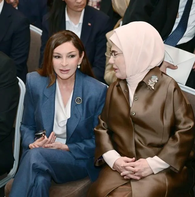 Birinci xanımlar Antalya Forumunda