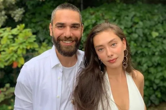 “Savaşmayın, sevişin”