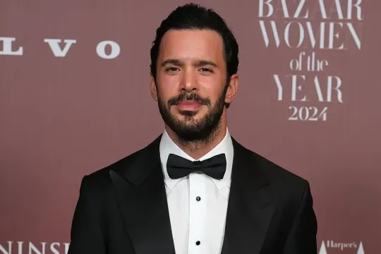 Barış Arduç qardaşları ilə - Foto