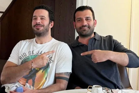 Barış Arduç qardaşları ilə - Foto