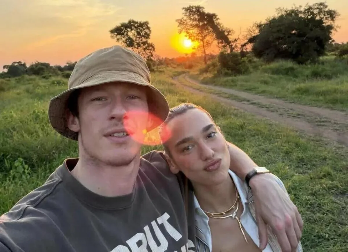 Dua Lipa nişanlısı ilə tətildə - Fotolar