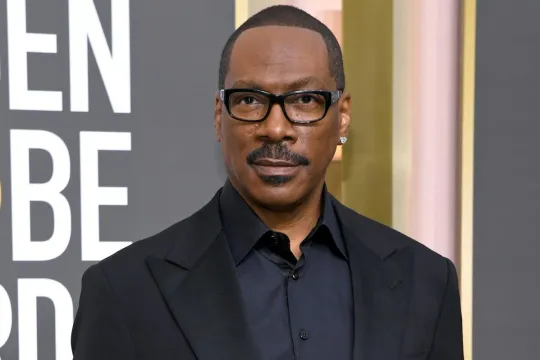 Məşhur aktyor 9 övladı ilə tədbirə qatıldı – Foto