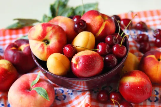 Yaz meyvələri hansı hallarda təhlükəlidir?