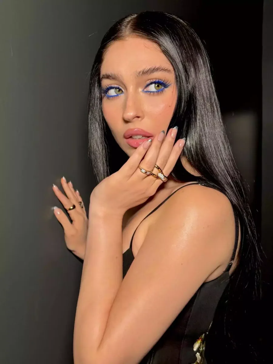 Cemre Bayseldən diqqət çəkən fotolar