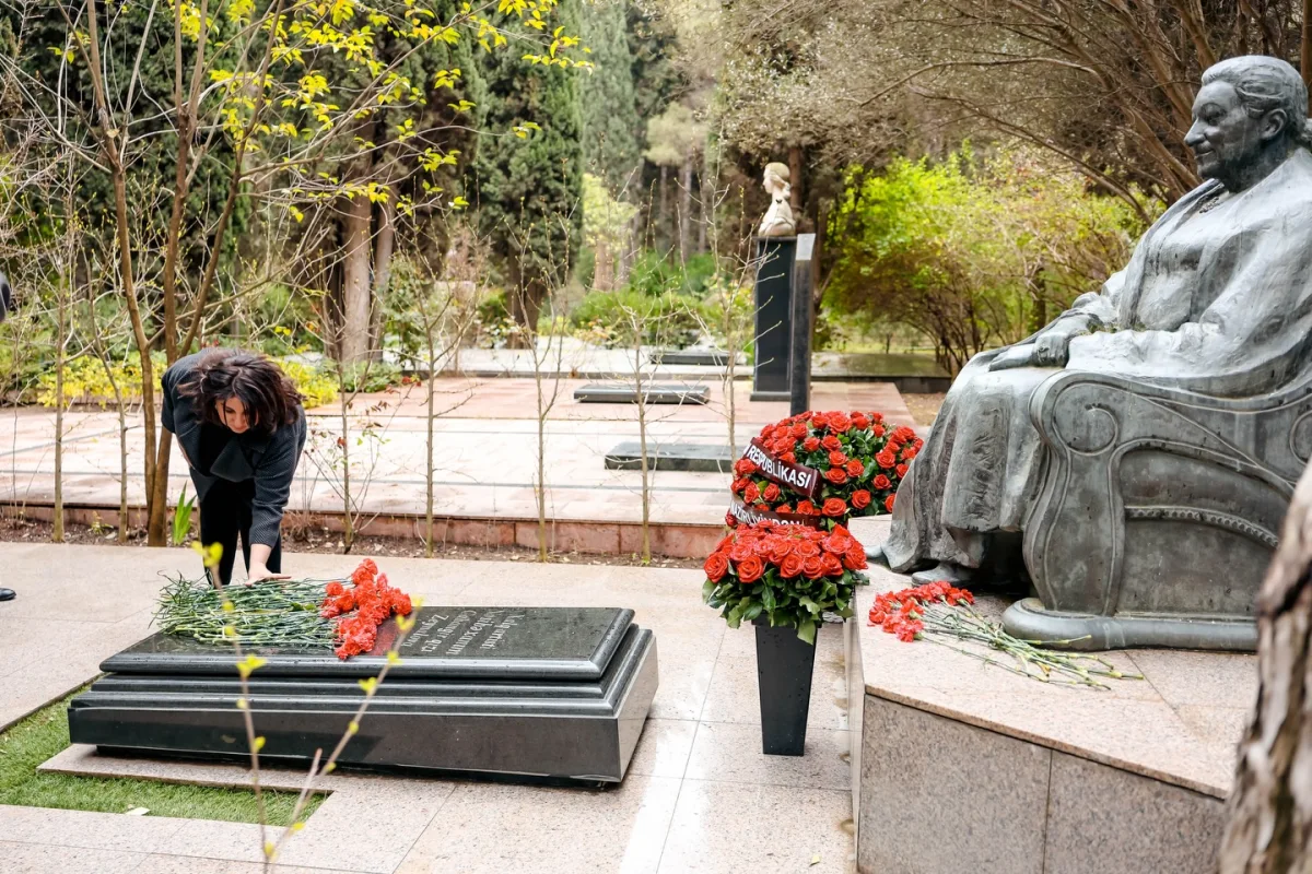 Nəsibə Zeynalovanın məzarı ziyarət olunub