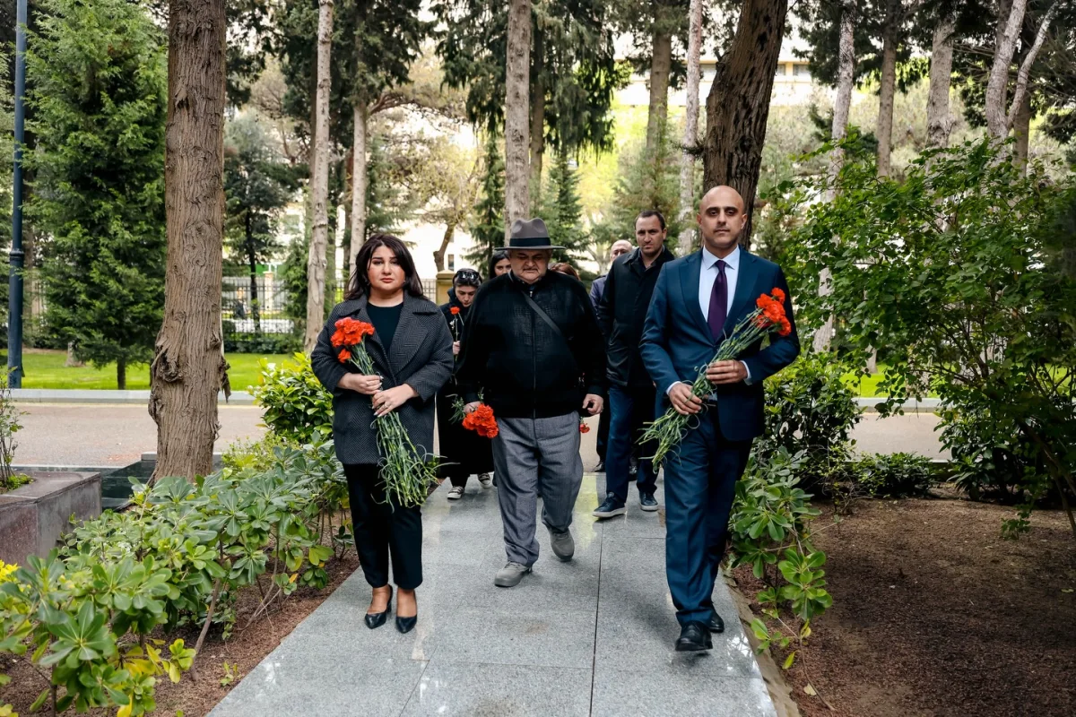 Nəsibə Zeynalovanın məzarı ziyarət olunub