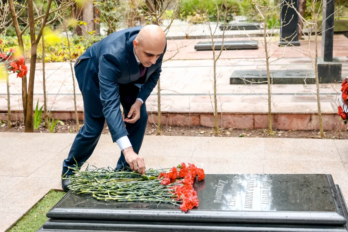 Nəsibə Zeynalovanın məzarı ziyarət olunub