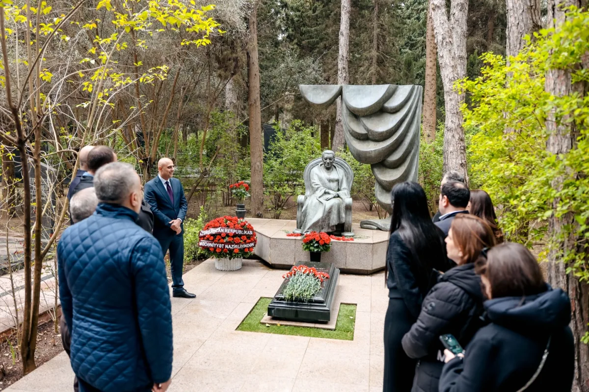 Nəsibə Zeynalovanın məzarı ziyarət olunub