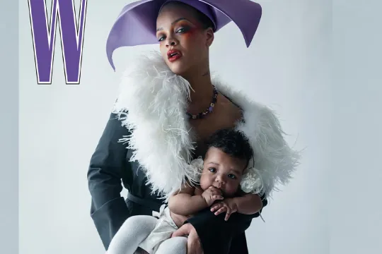 Rihanna ilk dəfə qızını göstərdi!