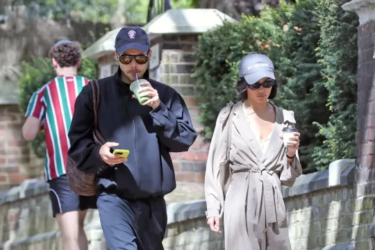 Herri Stayles nişanlanıb?