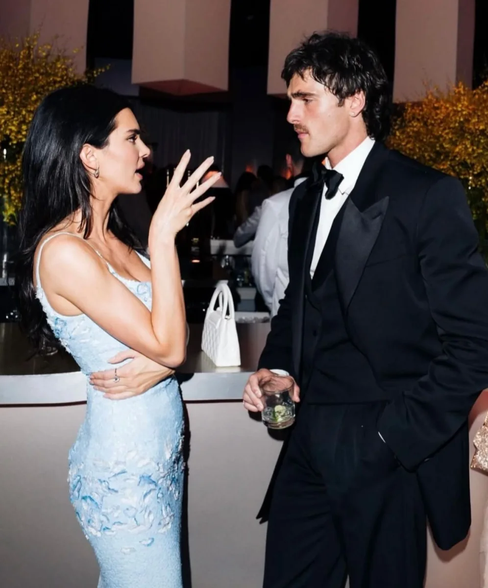 Kendal və Ceykob eşq yaşayır