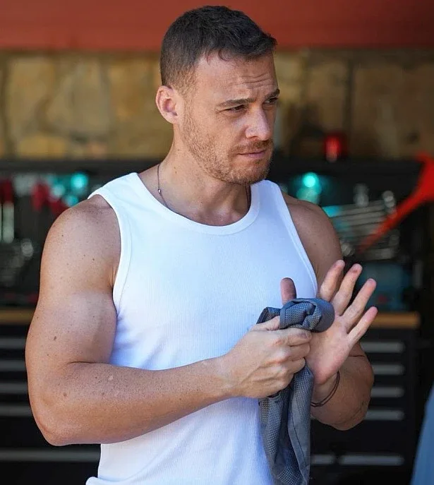 Kerem Bürsin yeni layihədə!