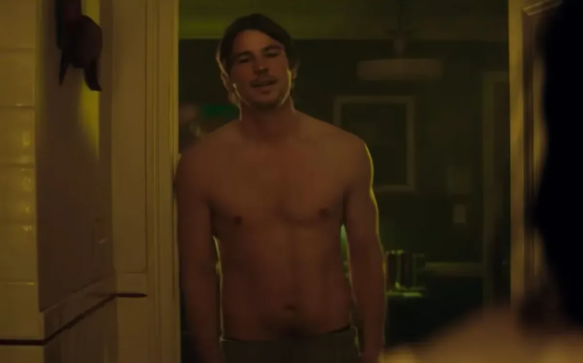 Enn Heteuey və Dakota Consonun öpüşü