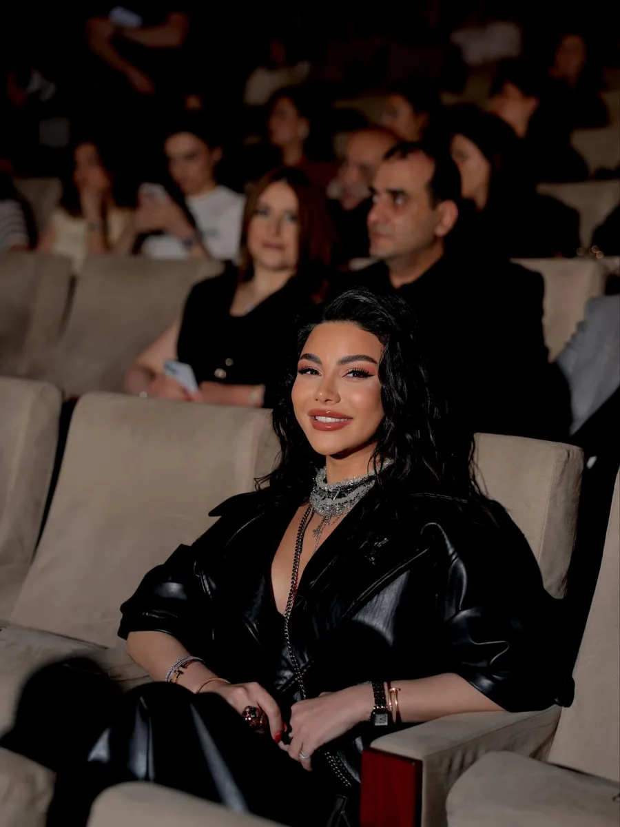 “Mən gülümsəyirəmsə...“