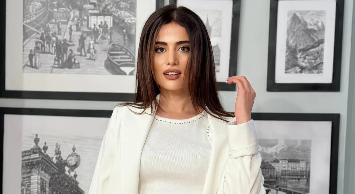 Zarina müəllimliyə başladı