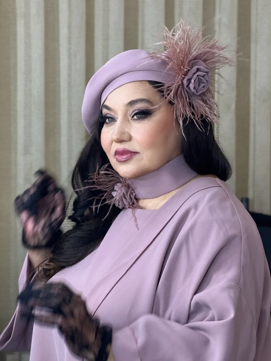 Xalq artistinin çəhrayı tərzi...