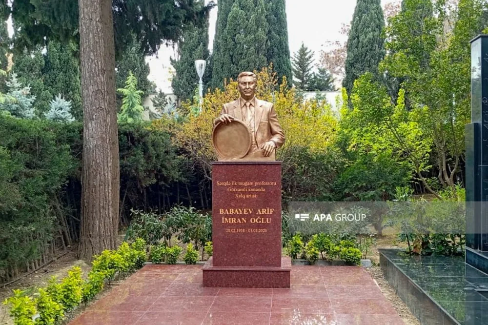 Arif Babayevin qəbirüstü abidəsi ucaldıldı - Foto