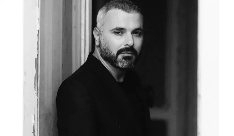 “O bloger anasının qəbrinin üstündə saat reklamı edirdi”