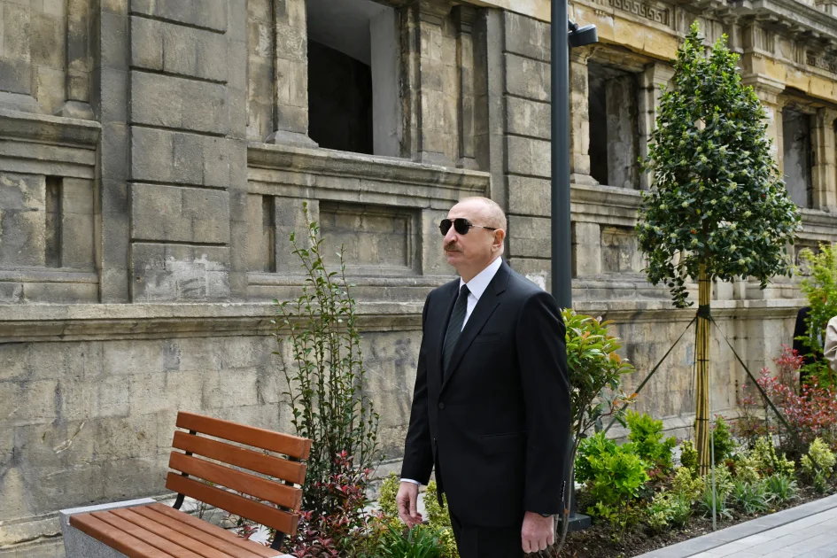 Prezidentlə ailəsi İslam Səfərli küçəsinin açılışında - Fotolar