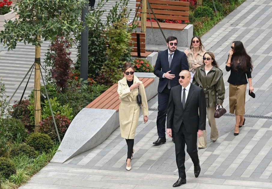 Prezidentlə ailəsi İslam Səfərli küçəsinin açılışında - Fotolar