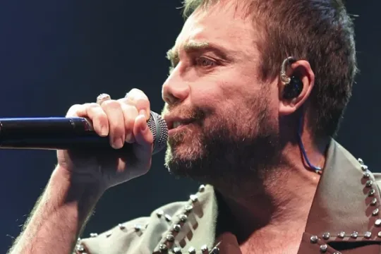 Burun əməliyyatından sonra ilk konsert...