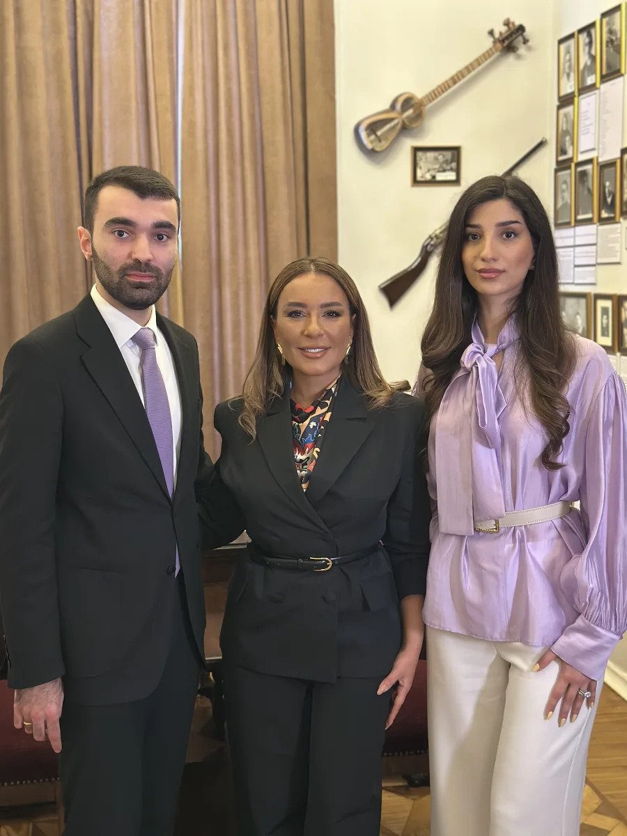 Tünzalə Ağayeva “Bir ocaqda iki şairin işığı”  adlı poeziya gecəsində