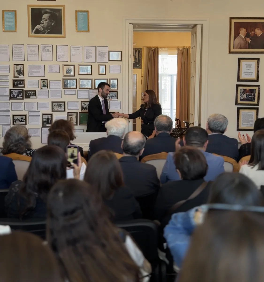 Tünzalə Ağayeva “Bir ocaqda iki şairin işığı”  adlı poeziya gecəsində