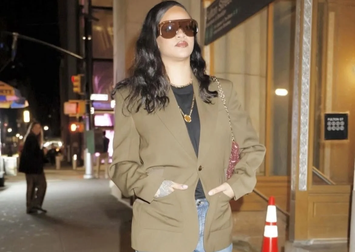 Rihannanın şam yeməyi “look”u