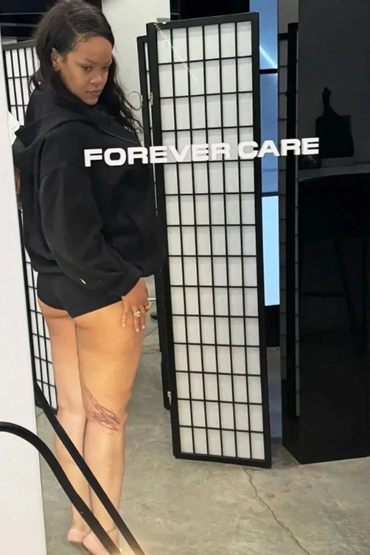 Rihannanın yeni “tattoo”su...