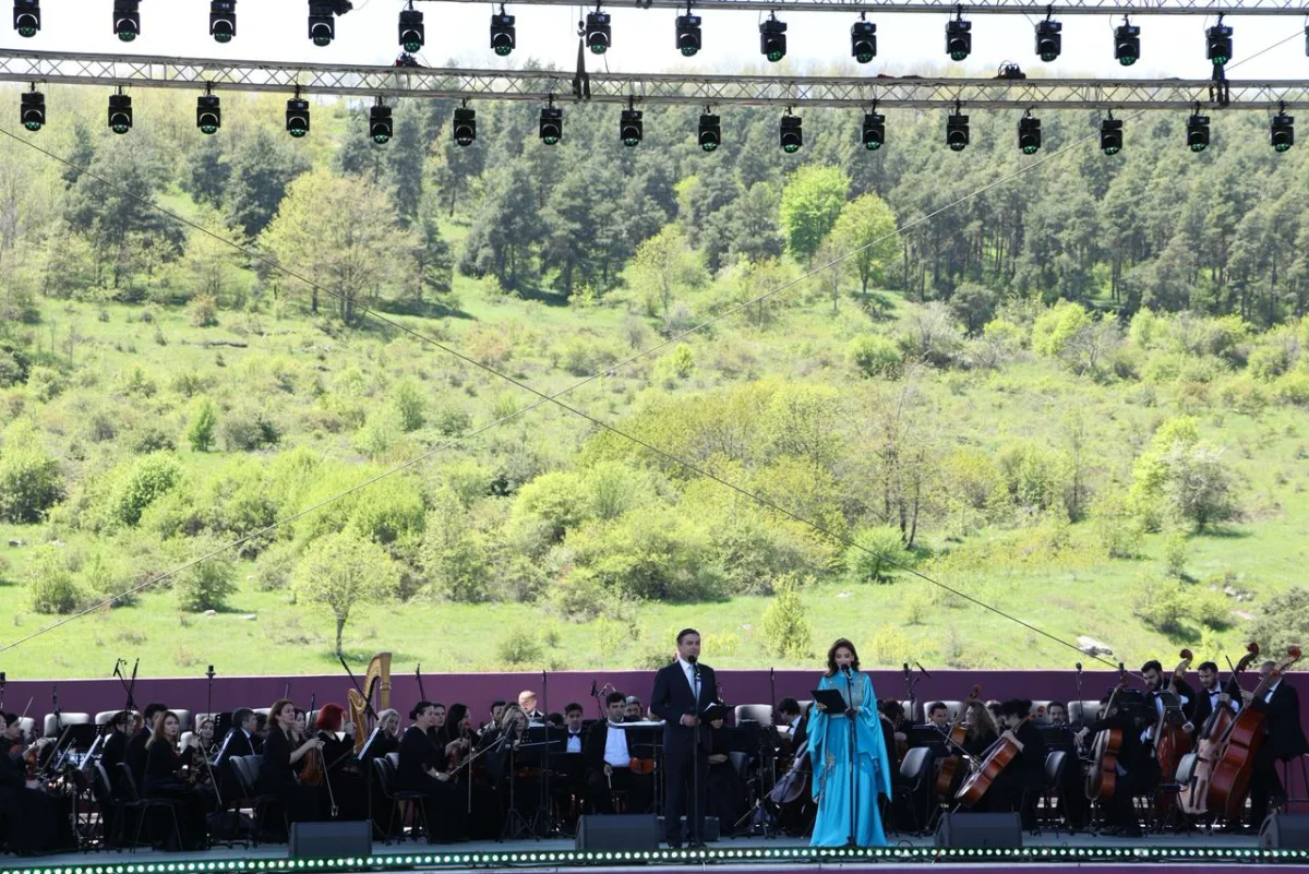 “Xarıbülbül” Beynəlxalq Musiqi Festivalı başladı - Fotolar