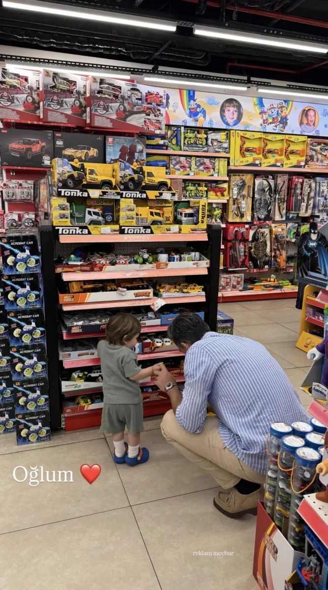 Kadir Doğulu oğlu ilə - Foto
