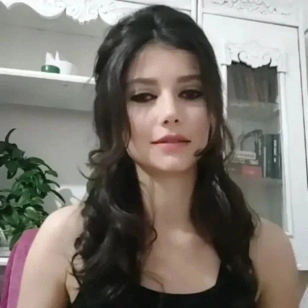 Beren Saatın oxşarı: “Çox təkliflər alıram”